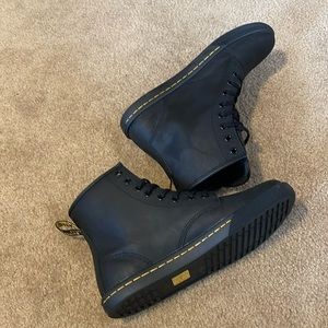 Dr.martens women 9 boots